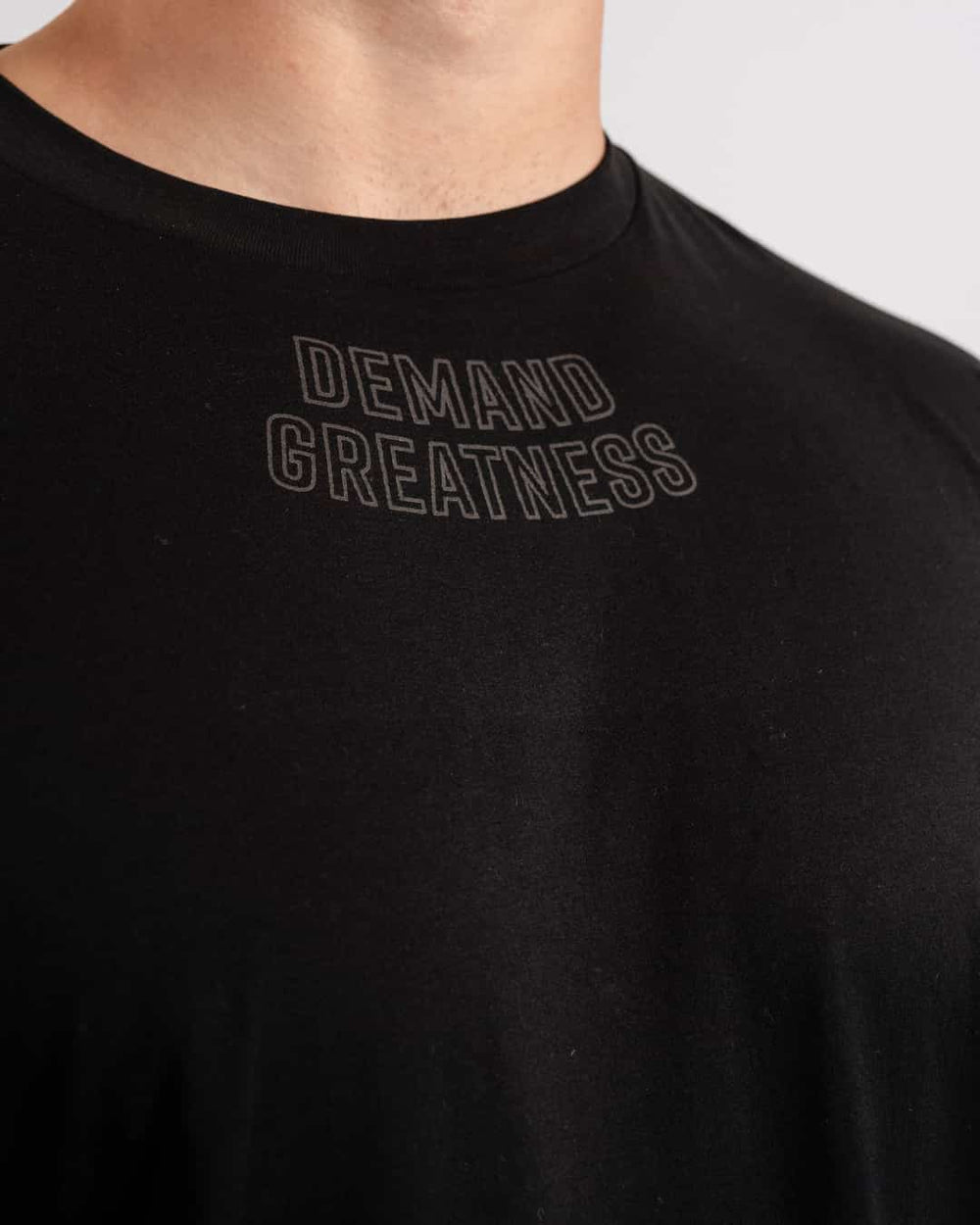 DEMAND GREATNESS TRUE-FIT MEN'S MEET SHIRT - STEALTH