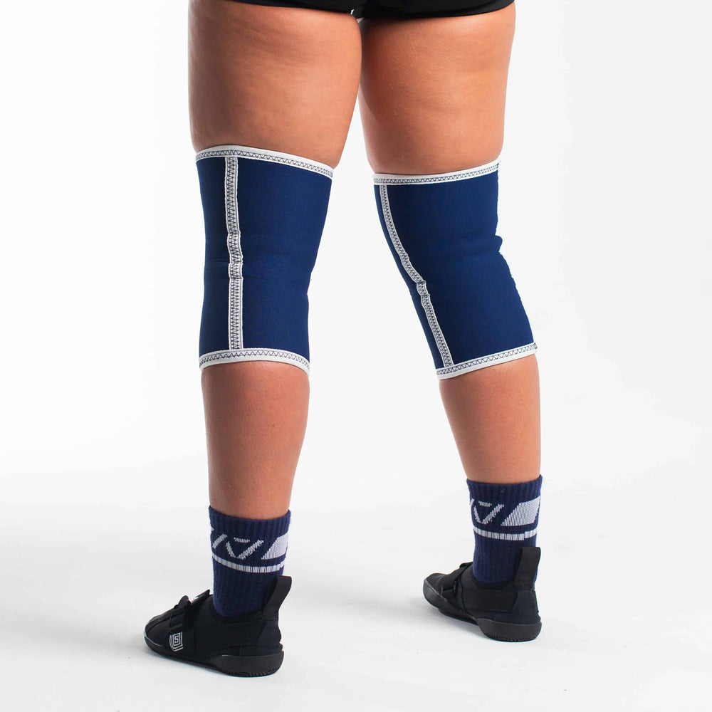
                      
                        HOURGLASS KNEE SLEEVES STIFF - NIGHT LIGHT
                      
                    