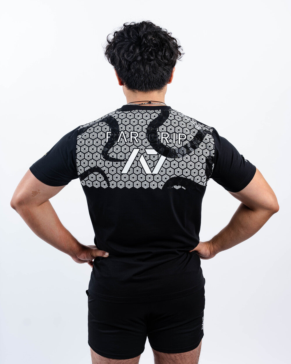 Camiseta técnica con grip de silicón que ayuda a mantener la barra en su lugar