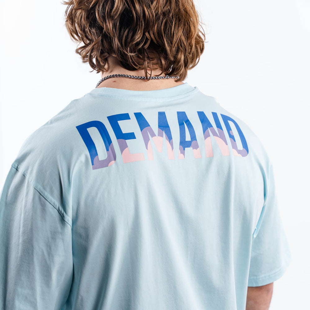 Playera oversized azul con diseño técnico para entrenamiento