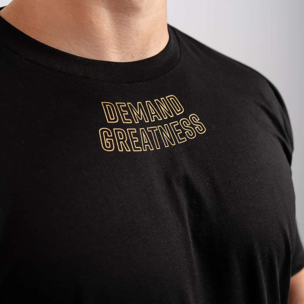 Shirt Powerlifting demand greatness negra con dorado