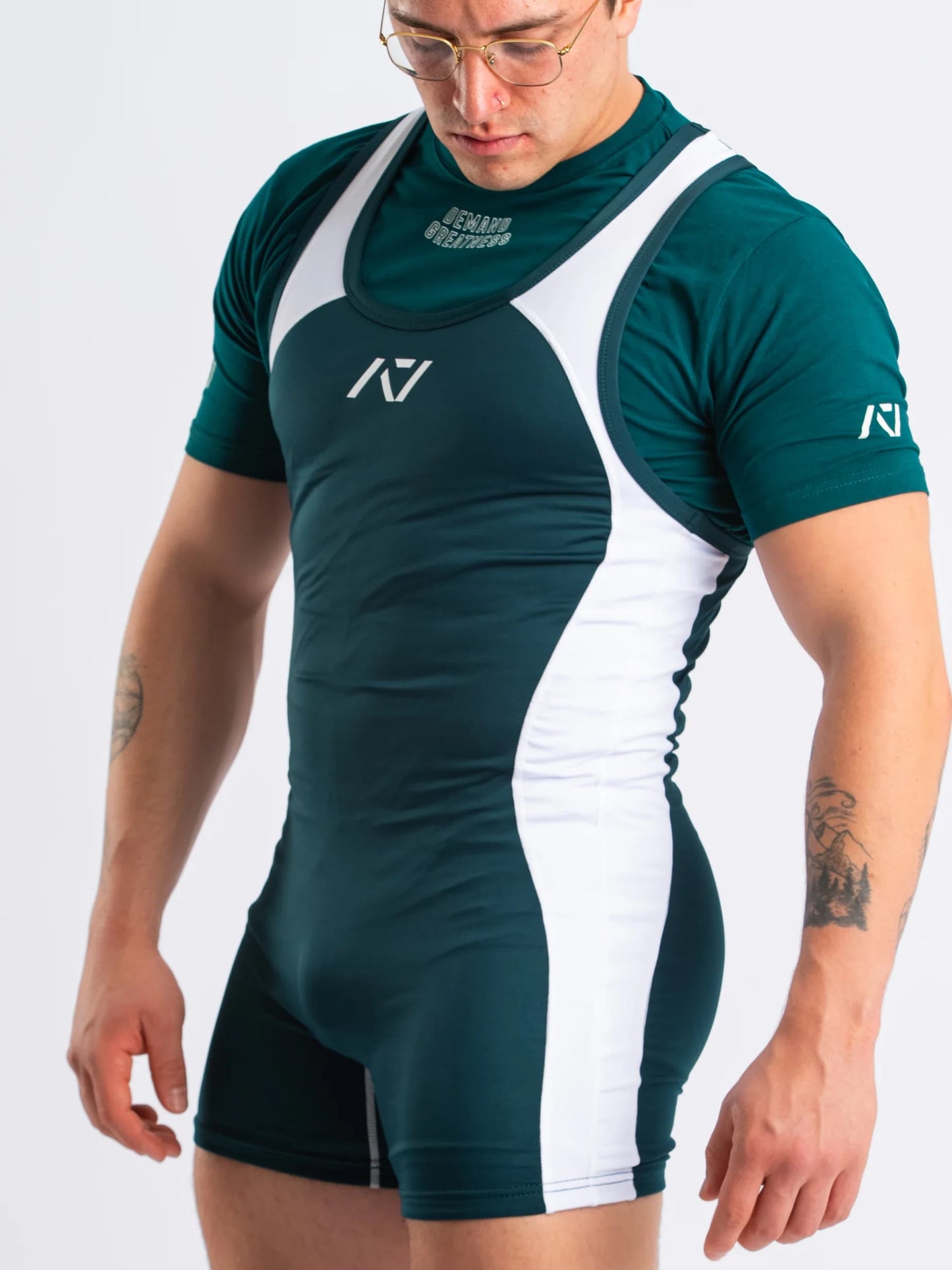 Singlet hombre diseño atlético en verde con soporte técnico
