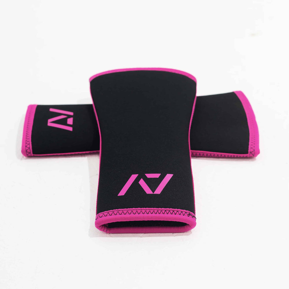 Rodilleras negras con rosa para entrenamiento de powerlifting