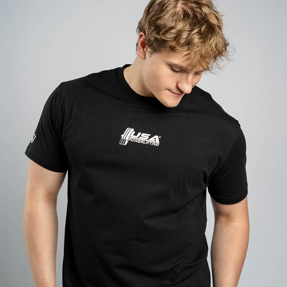 Playera A7 con la palabra “POWERLIFTING” en la espalda